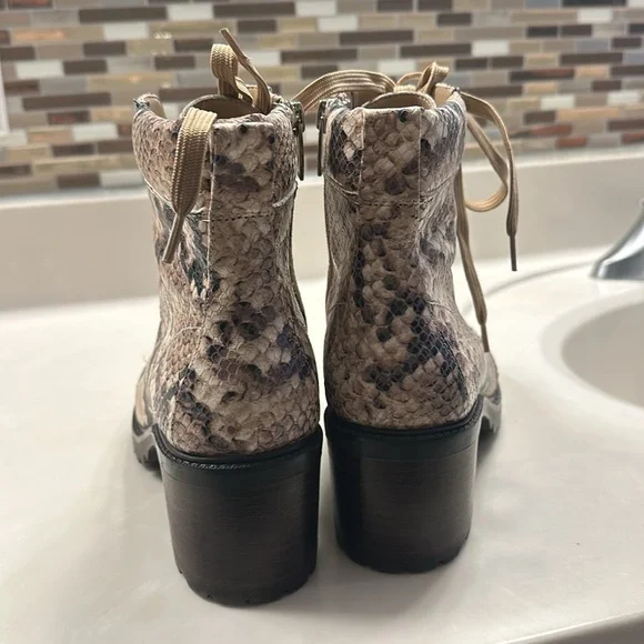 Vince Camuto, snake skin print leather combat boot size 9 - Picture 3 of 7